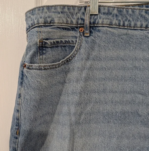 NWT Old Navy Light Wash Extra High-Waisted Sky-Hi Wide-Leg Jeans in Size 24 - Picture 3 of 15